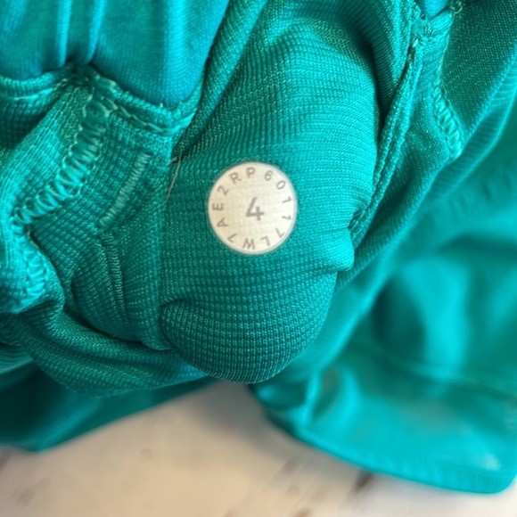 Lululemon Hotty Hot Shorts Viridian Green - Picture 5 of 9